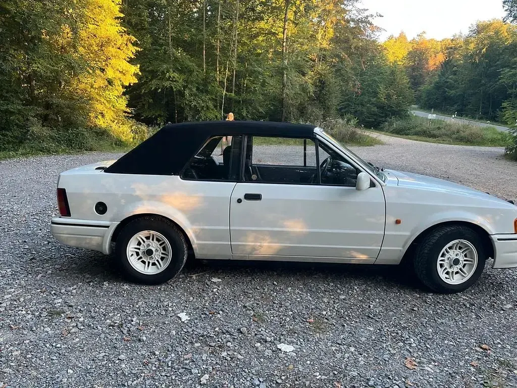 Gebraucht Ford Escort Cabriolet 90 PS (66 kW) 1989 Weiß Cabrio