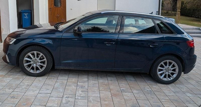 Second-hand Audi A3 116 CP (85 kW) 2018 Albastru Berlinǎ