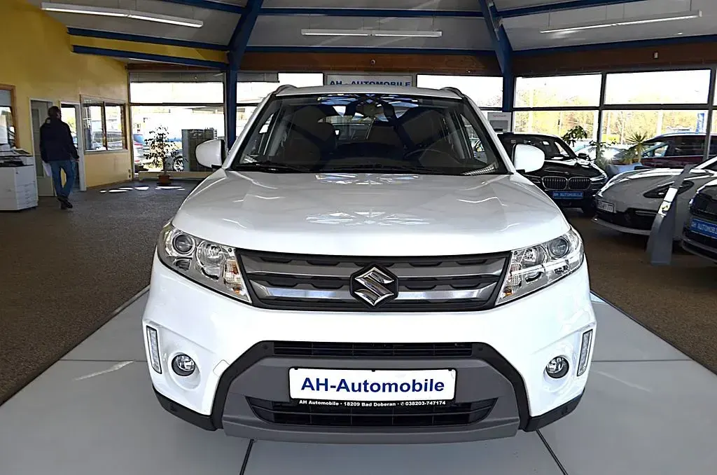 Gebraucht Suzuki Vitara Club 120 PS (88 kW) 2018 Weiß SUV