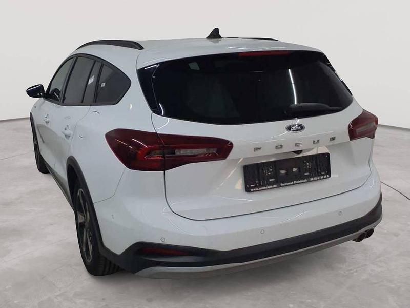 Gebraucht Ford Focus Active 120 PS (88 kW) 2023 Frozen white Kombi