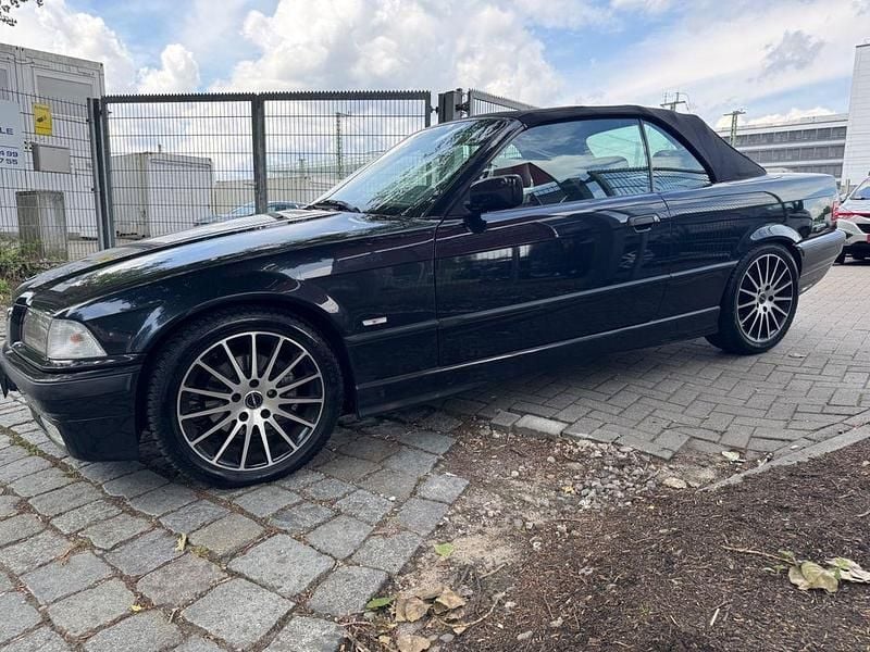 Gebraucht BMW 320 150 PS (110 kW) 2000 Schwarz Cabrio