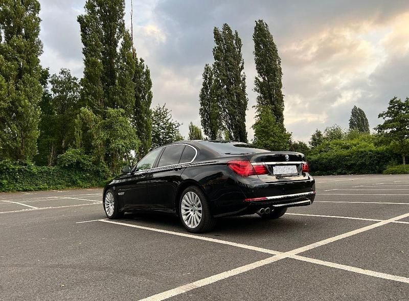 Schwarz Gebraucht 2012 BMW 730 Limousine | 15.500 € (Guter Preis) - Bild 1/4