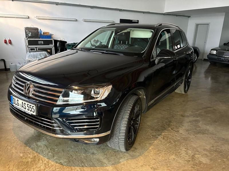 Blau Gebraucht 2017 VW Touareg Executive SUV | 31.600 € (Etwas zu teuer) - Bild 1/4