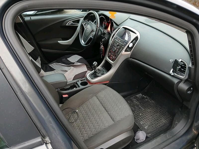 Gebraucht Opel Astra Active 140 PS (102 kW) 2013 Grau Kombi