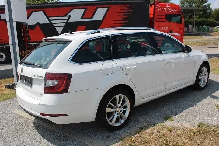 Gebraucht Skoda Octavia Style 184 PS (135 kW) 2020 Weiß Limousine