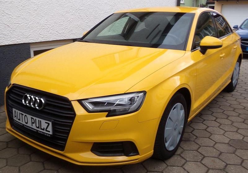 Gelb Gebraucht 2018 Audi A3 Sport Limousine | 13.999 € (Guter Preis) - Bild 1/4