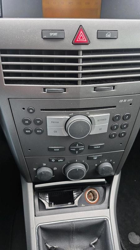 Gebraucht Opel Astra 105 PS (77 kW) 2004 Limousine