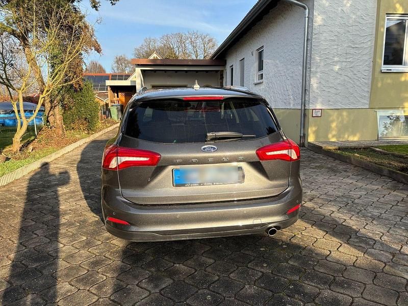 Gebraucht Ford Focus Titanium 150 PS (110 kW) 2019 Grau Kombi
