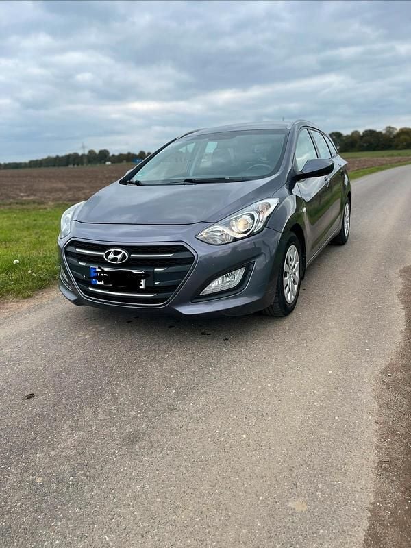 Grau Gebraucht 2014 Hyundai i30 Kombi | 5.999 € (Guter Preis) - Bild 1/4