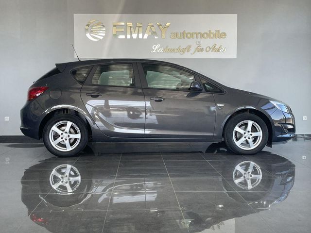Gebraucht Opel Astra Selection 116 PS (85 kW) 2015 Silber Limousine