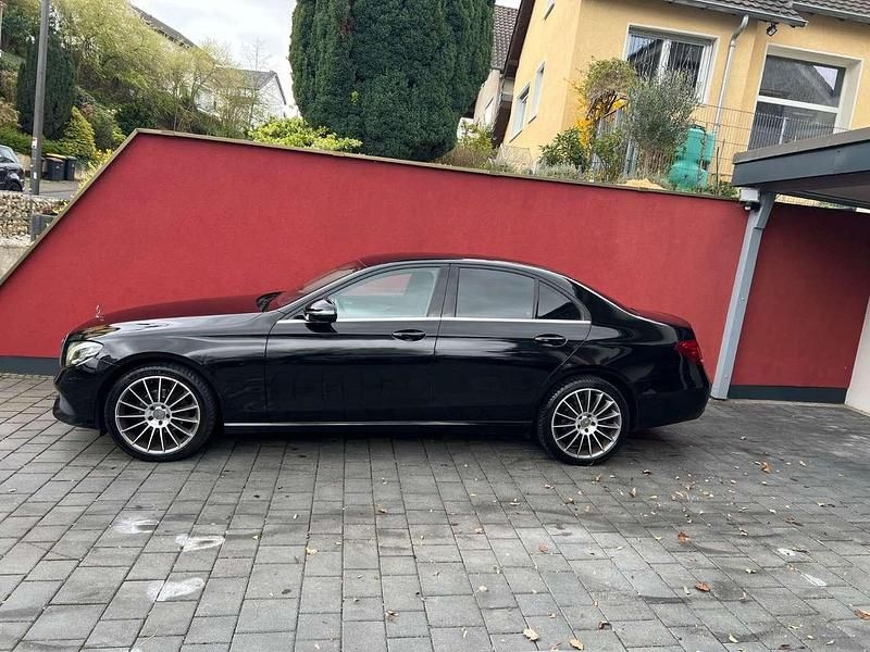 Gebraucht Mercedes E220 AMG 194 PS (142 kW) 2016 Schwarz  unilack Limousine