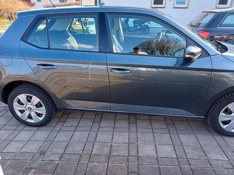 Gebraucht Skoda Fabia 60 PS (44 kW) 2016 Grau Limousine