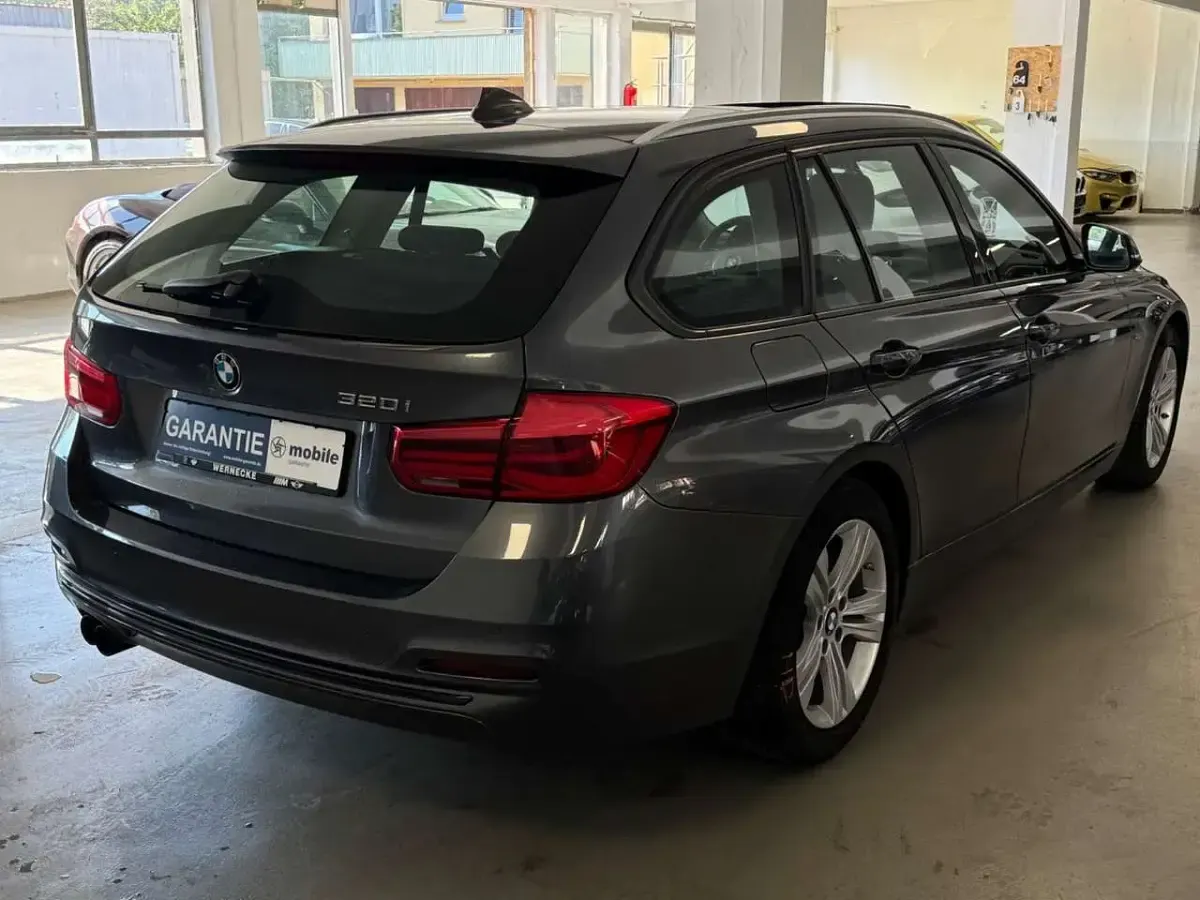 Gebraucht BMW 320 Sport Line 184 PS (135 kW) 2017 Grau Kombi