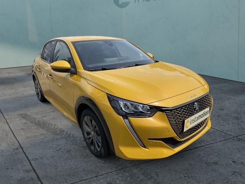 Gelb Gebraucht 2022 Peugeot e-208 Kleinwagen | 26.800 € - Bild 1/4