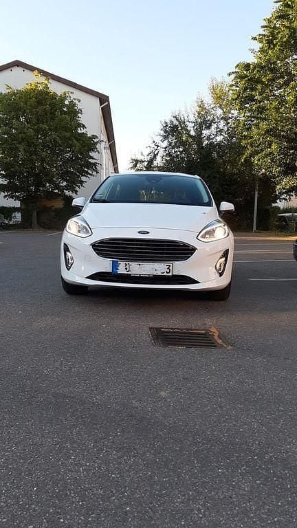 Gebraucht Ford Fiesta Titanium 101 PS (74 kW) 2018 Weiß Kleinwagen