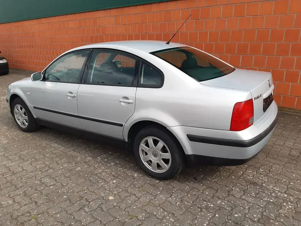 Gebraucht VW Passat Edition 101 PS (74 kW) 2000 Silber Limousine