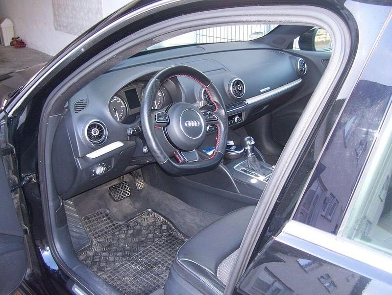 Gebraucht Audi e-tron Ambiente 204 PS (150 kW) 2016 Schwarz SUV