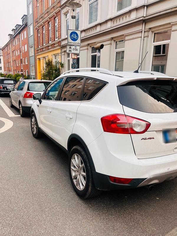 Gebraucht Ford Kuga 140 PS (102 kW) 2011 Weiß SUV