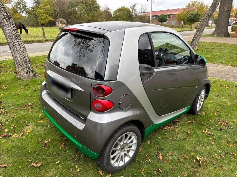 Weiß Gebraucht 2010 Smart ForTwo Coupé Passion Coupé | 3.950 € (Guter Preis) - Bild 1/4