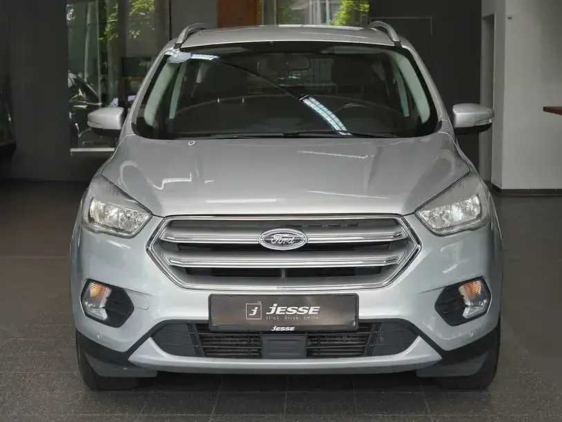 Gebraucht Ford Kuga Trend 150 PS (110 kW) 2019 Polarsilber metallic (metallic) SUV