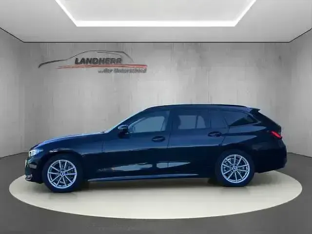 Gebraucht BMW 318 156 PS (114 kW) 2025 Saphirschwarz Kombi