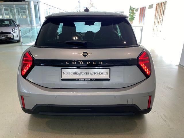 Gebraucht Mini Cooper Favoured 136 PS (100 kW) 2024 Silber Kleinwagen