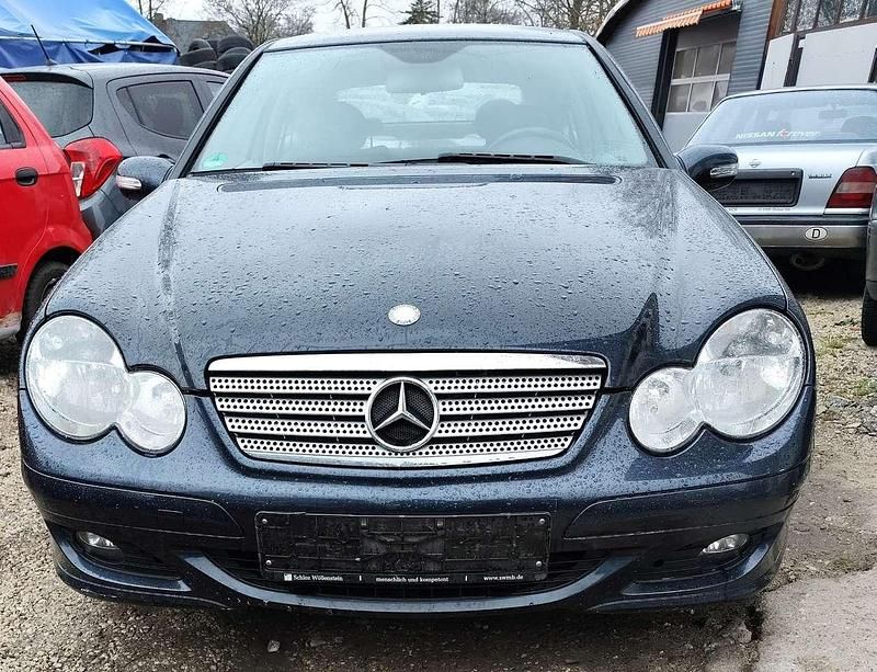 Gebraucht Mercedes C180 143 PS (105 kW) 2006 Dunkel blau Coupé
