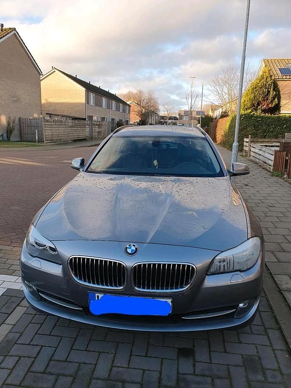 Gebraucht BMW 520 184 PS (135 kW) 2011 Grau Kombi