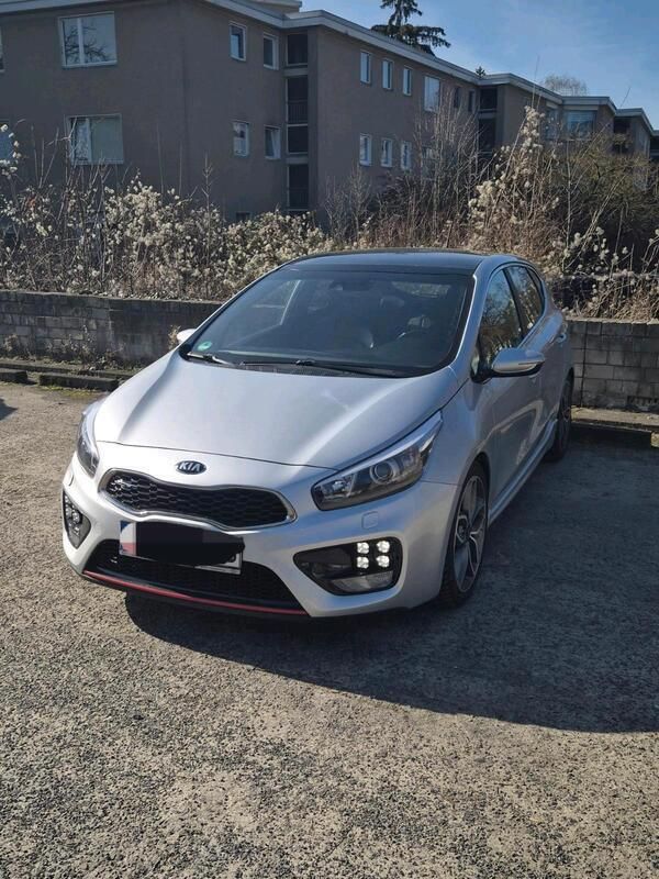 Silber Gebraucht 2016 Kia Ceed GT-Track Limousine | 13.000 € (Guter Preis) - Bild 1/2