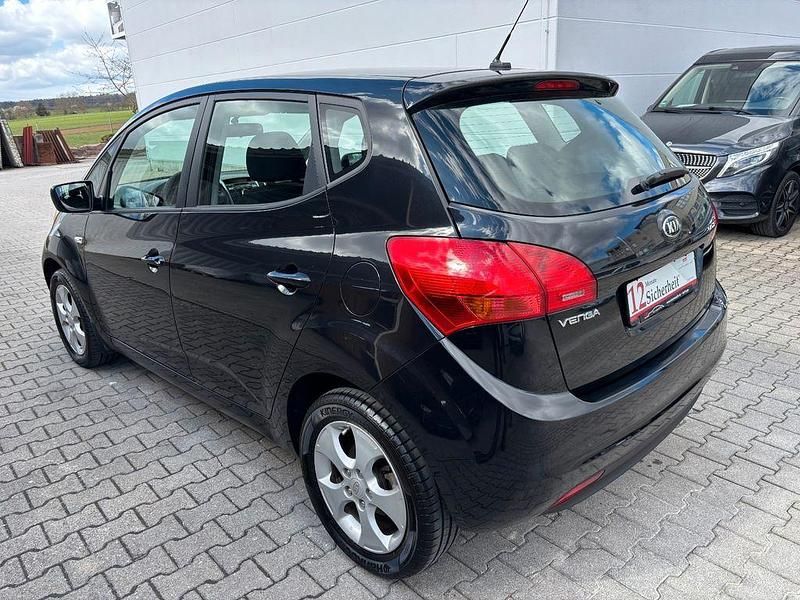 Gebraucht Kia Venga 90 PS (66 kW) 2015 Schwarz Kleinwagen