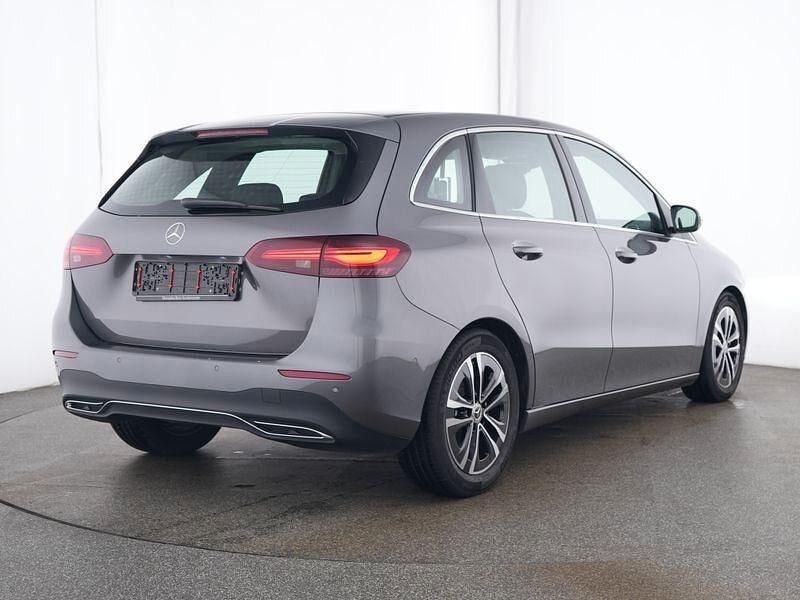 Gebraucht Mercedes B200 Progressive 163 PS (119 kW) 2024 Grau Van / Kleinbus