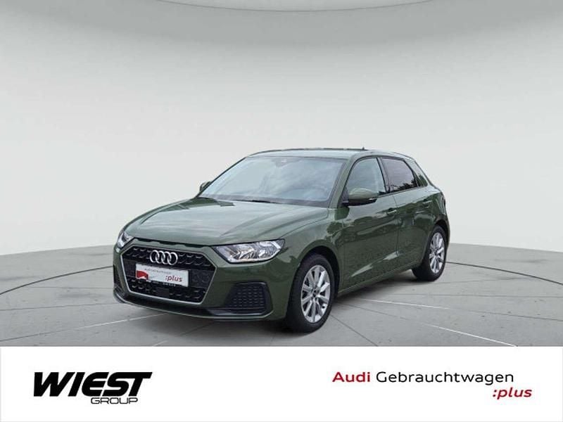 Distriktgrün metallic Gebraucht 2024 Audi A1 Advanced Plus Kleinwagen | 23.999 € (Guter Preis) - Bild 1/4