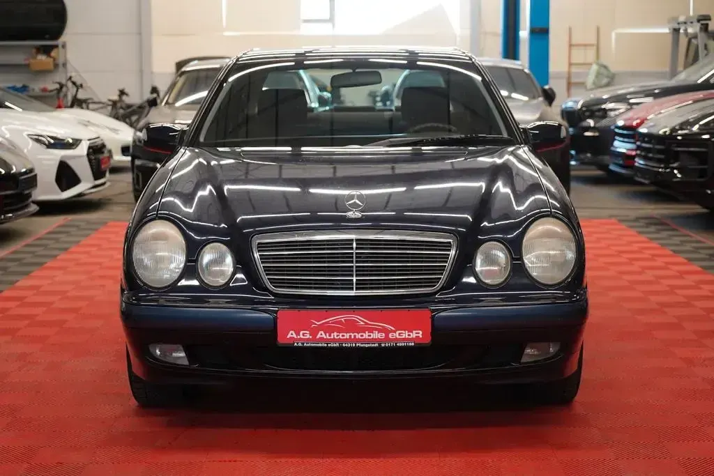 Gebraucht Mercedes E220 Classic 143 PS (105 kW) 2000 Blau Limousine