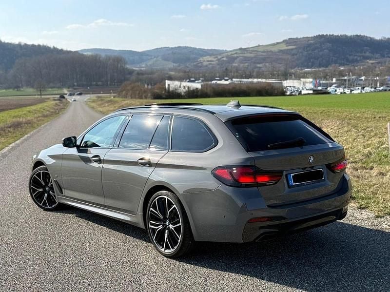 Gebraucht BMW 530 Shadowline 286 PS (210 kW) 2022 Grau Kombi