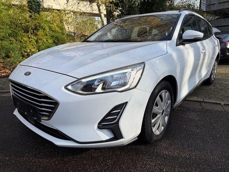 Weiß Gebraucht 2019 Ford Focus Trend Limousine | 6.200 € (Superpreis) - Bild 1/4