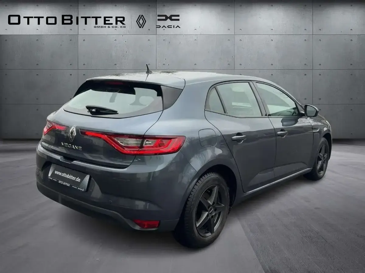Usata Renault Mégane Life 101 CV (74 kW) 2018 Grigio Berlina
