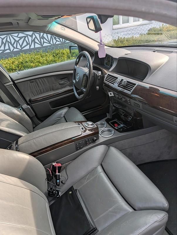 Gebraucht BMW 745 333 PS (244 kW) 2001 Schwarz Limousine