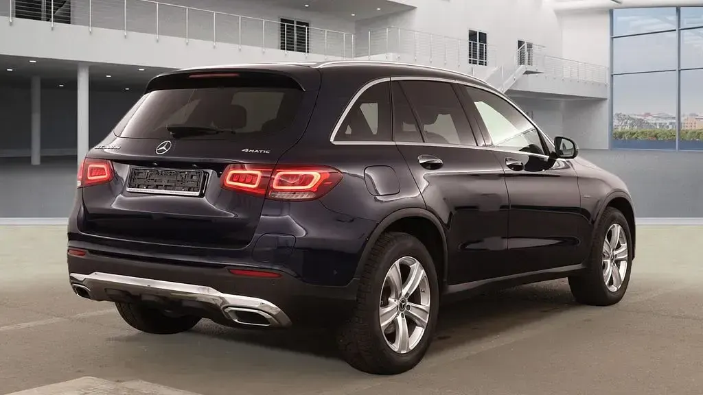Gebraucht Mercedes GLC300e 306 PS (225 kW) 2021 Blau SUV