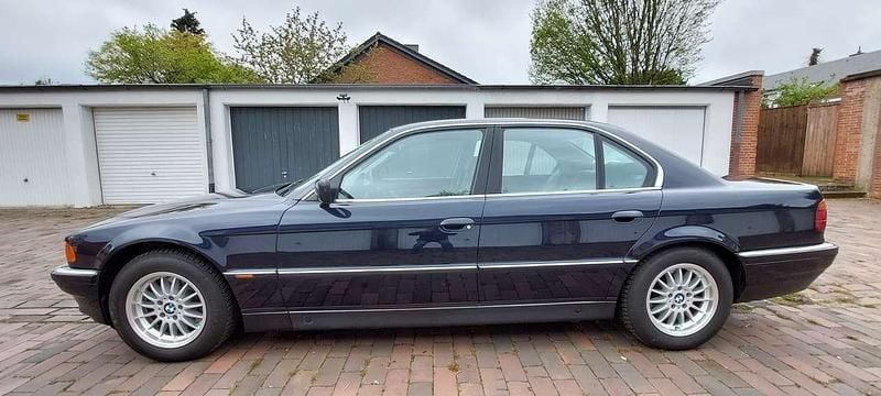 Second-hand BMW 740L 286 CP (210 kW) 1996 Albastru Berlinǎ