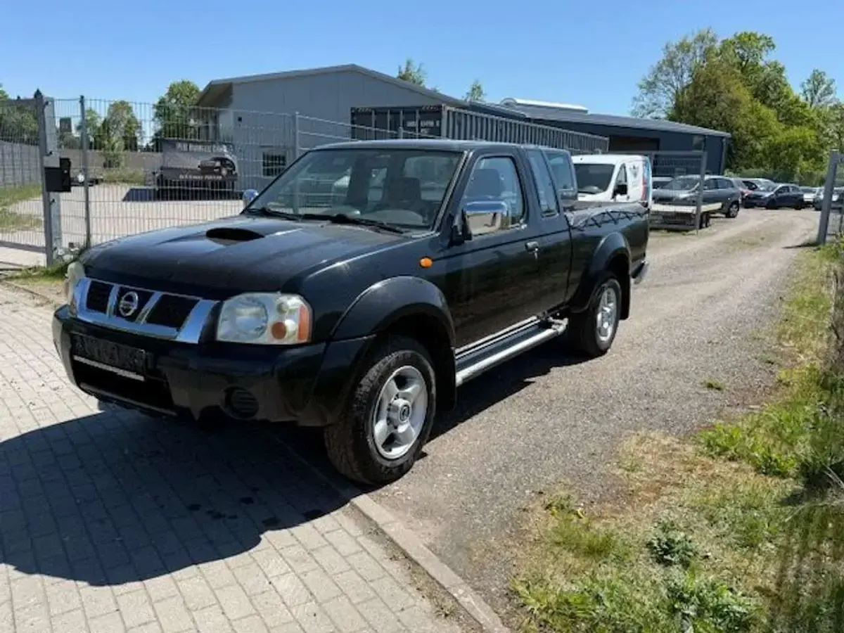 Gebraucht Nissan Navara 133 PS (97 kW) 2003 Schwarz Pickup