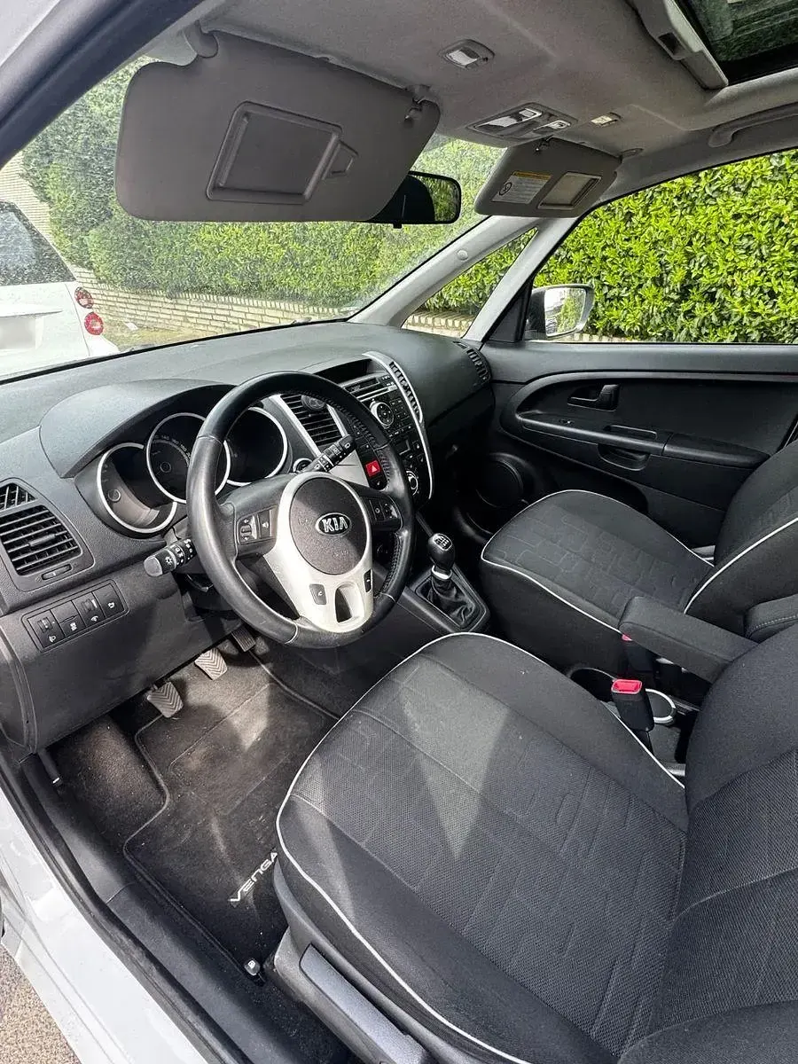 Gebraucht Kia Venga FIFA World Cup Edition 125 PS (91 kW) 2014 Weiß Kleinwagen