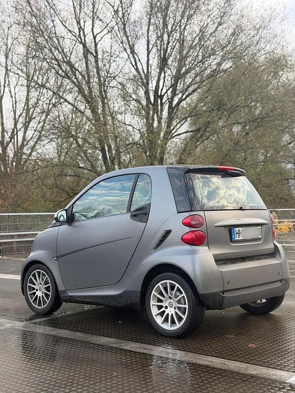 Grau Gebraucht 2009 Smart ForTwo Coupé Kleinwagen | 2.900 € (Guter Preis) - Bild 1/4