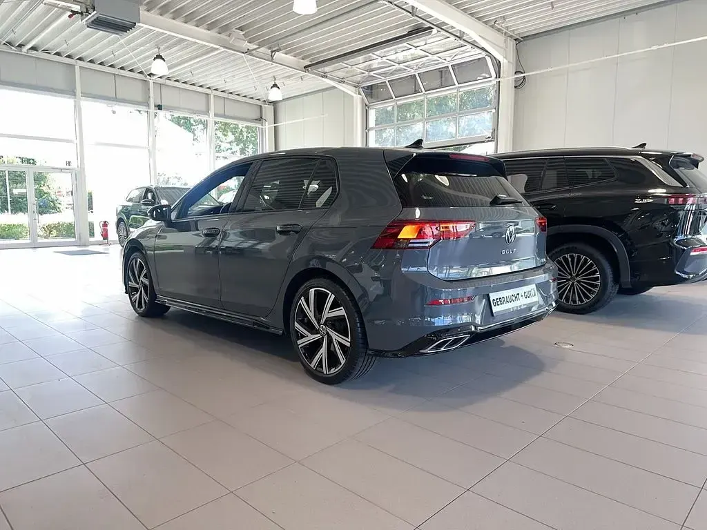 Gebraucht VW Golf VIII R-line 131 PS (96 kW) 2024 Delfingrau metallic Limousine