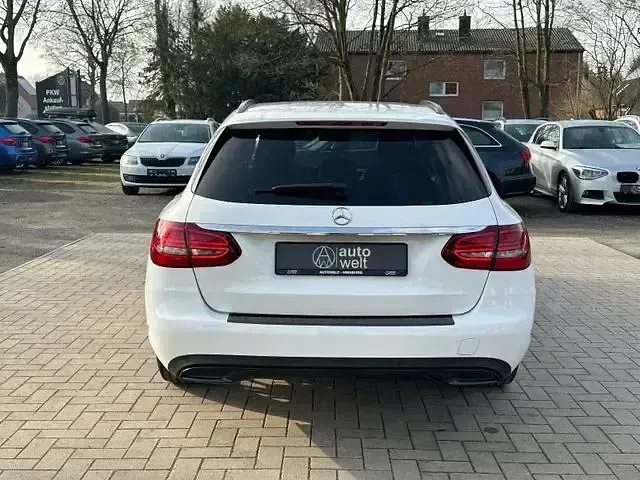 Gebraucht Mercedes C200 160 PS (117 kW) 2019 Weiß Limousine