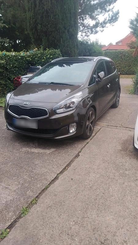 Grau Gebraucht 2015 Kia Carens Van / Kleinbus | 7.800 € (Fairer Preis) - Bild 1/4