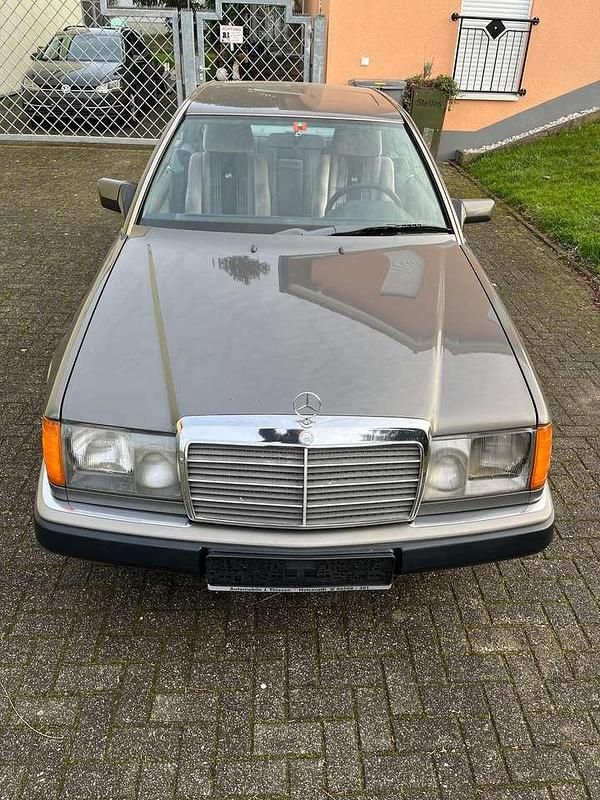 Gebraucht Mercedes 230 132 PS (97 kW) 1990 Anthrazit code 172 Coupé