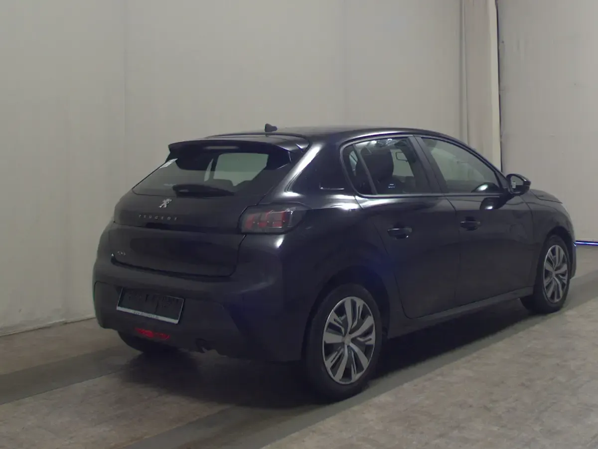 Gebraucht Peugeot 208 Active 102 PS (75 kW) 2020 Schwarz Kleinwagen