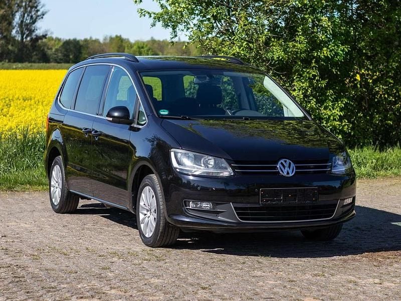 Second-hand VW Sharan 150 CP (110 kW) 2015 Negru Monovolum