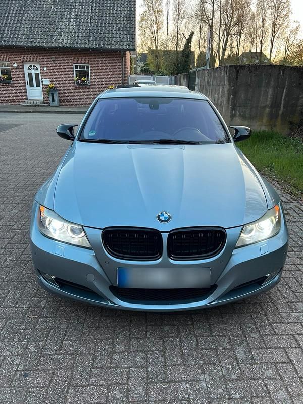 Gebraucht BMW 330 245 PS (180 kW) 2010 Blau Limousine