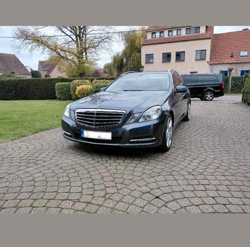 Grau Gebraucht 2012 Mercedes E220 Kombi | 9.750 € (Superpreis) - Bild 1/4